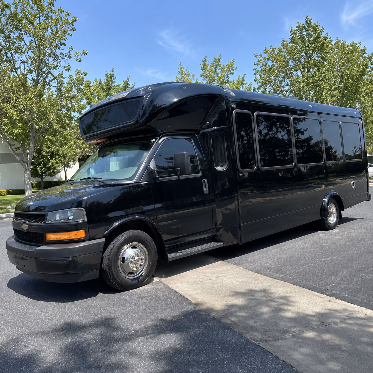 columbus 15 passenger party bus