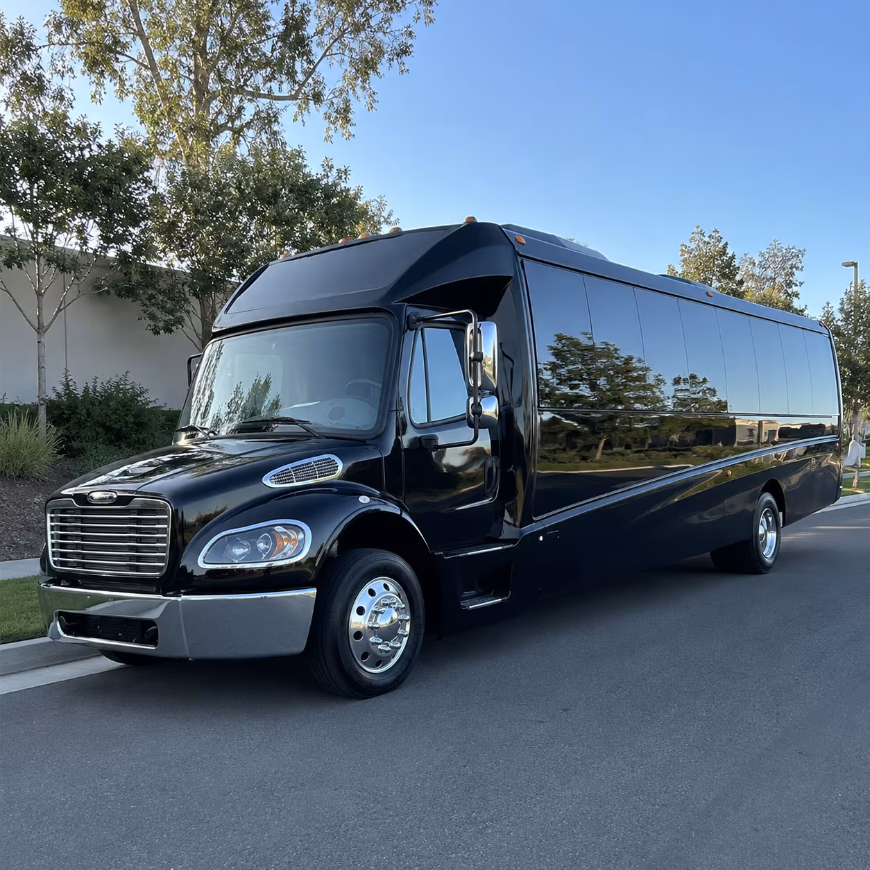 columbus 28 passenger minibus
