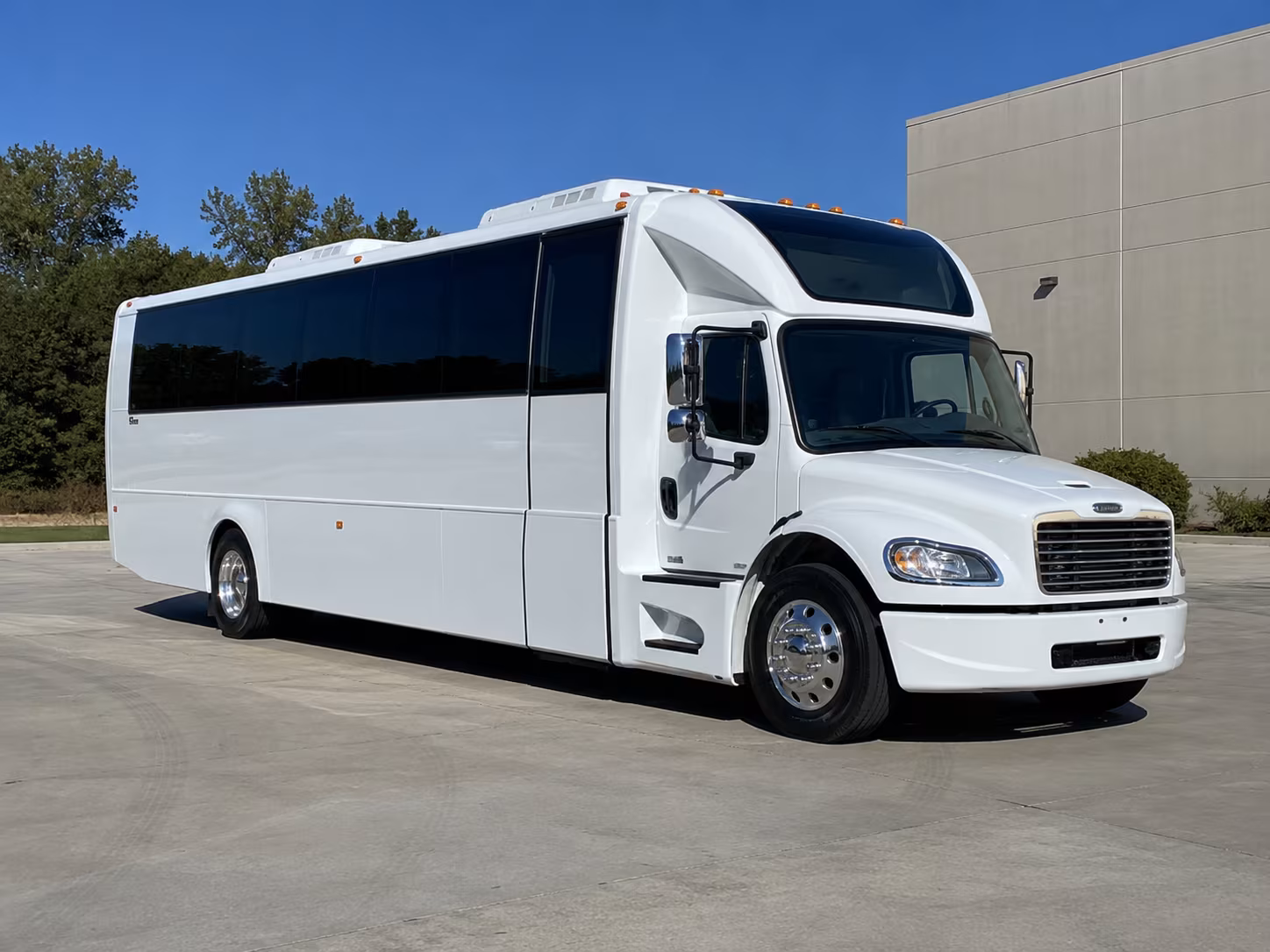 columbus 28 passenger party bus