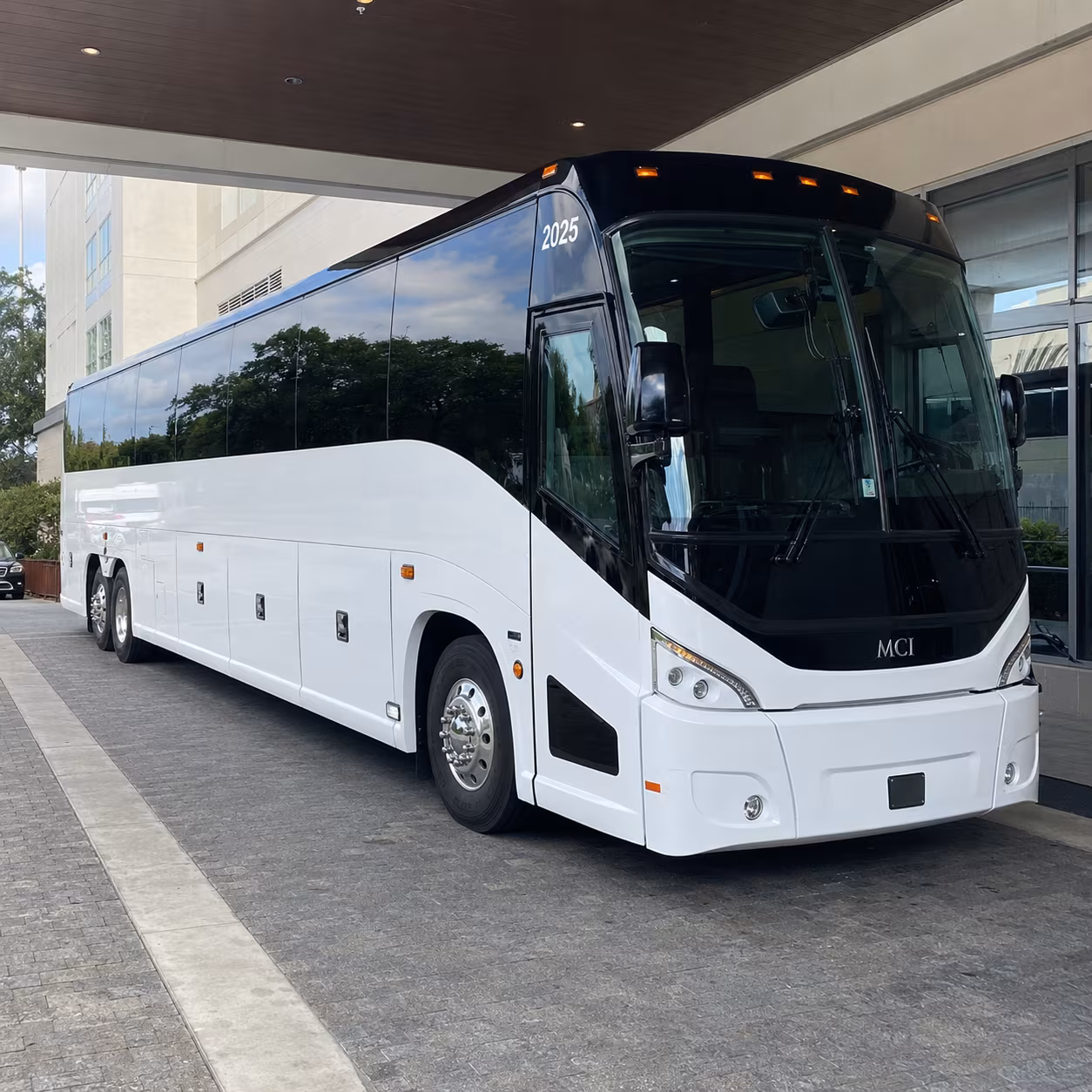 columbus 54 passenger charter bus